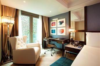 Radisson Blu Hotel Istanbul Pera 5*