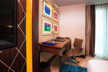 Radisson Blu Hotel Istanbul Pera 5*