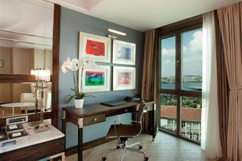Radisson Blu Hotel Istanbul Pera 5*