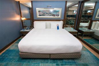 Radisson Blu Hotel Istanbul Pera 5*