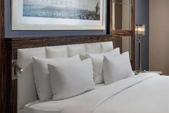 Radisson Blu Hotel Istanbul Pera 5*