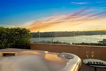 Radisson Blu Hotel Istanbul Pera 5*