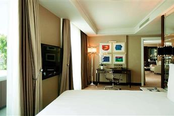 Radisson Blu Hotel Istanbul Pera 5*