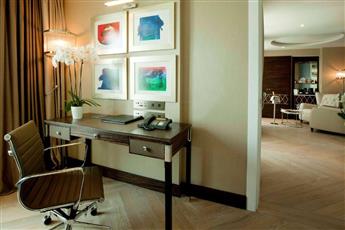 Radisson Blu Hotel Istanbul Pera 5*