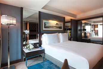 Radisson Blu Hotel Istanbul Pera 5*