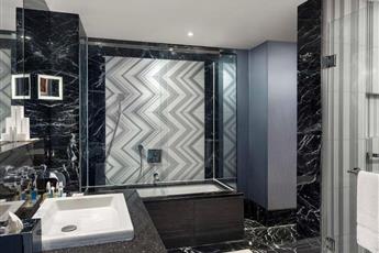 Radisson Blu Hotel Istanbul Pera 5*