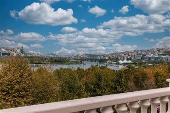 Ramada by Wyndham Istanbul Golden Horn 5*