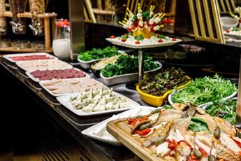 Ramada by Wyndham Istanbul Golden Horn 5*