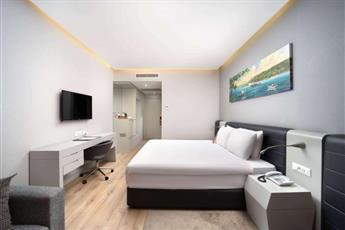 Ramada Plaza by Wyndham Istanbul Atakoy 5*