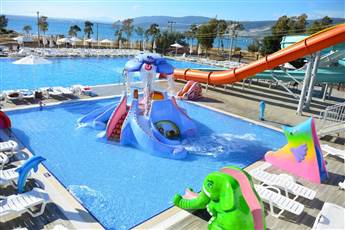 Ramada Resort by Wyndham Akbuk 4*