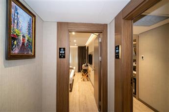 Rayelin Hotel Old Town 4*