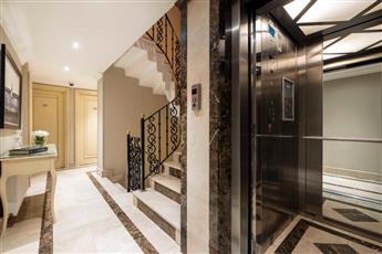 Raymond Hotel Old City 4*