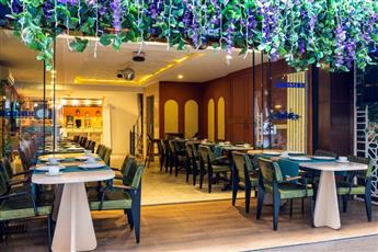 Raymond Hotel Old City 4*