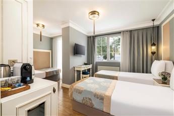 Raymond Hotel Old City 4*