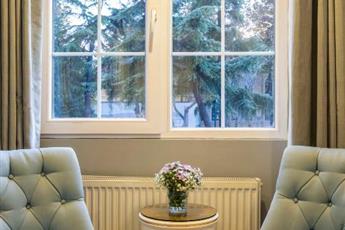 Raymond Hotel Old City 4*