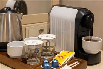 Raymond Hotel Old City 4*