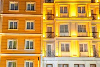 Raymond Hotel Old City 4*