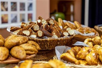 Raymond Hotel Old City 4*