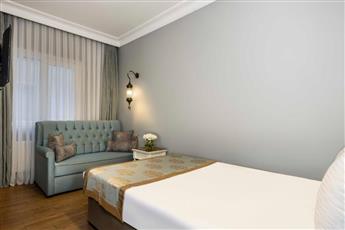 Raymond Hotel Old City 4*