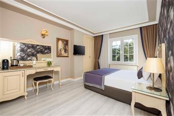 Raymond Hotel Old City 4*