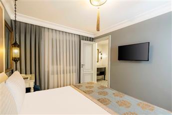 Raymond Hotel Old City 4*