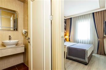Raymond Hotel Old City 4*