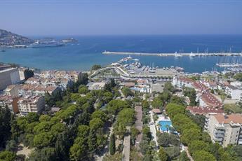 Risus Garden Marina Hotel