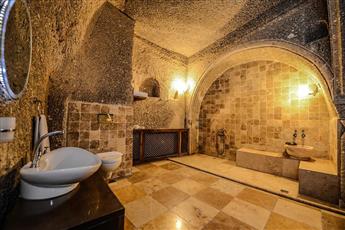 Roma Cave Suite