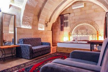 Roma Cave Suite