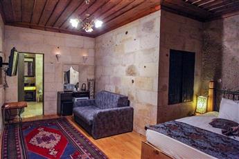 Roma Cave Suite
