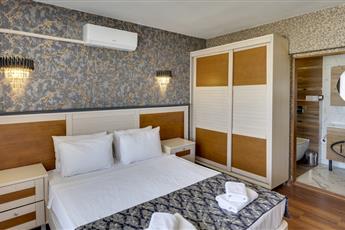 Royal Beach Club Hotel