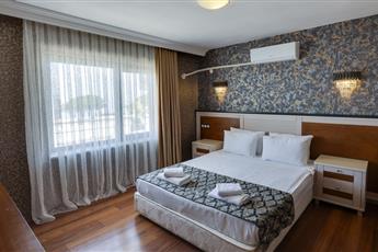 Royal Beach Club Hotel