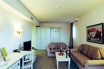 Royal Palace Helena Park 5*