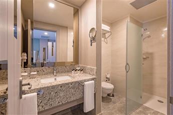 Royal Seginus Hotel