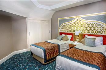 Royal Taj Mahal Hotel 5*