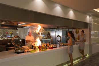 Royal Taj Mahal Hotel 5*