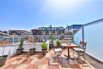 Senatus Hotel