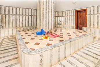 Serenis Hotel