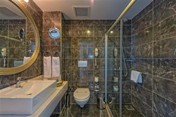 Serenis Hotel