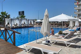 Sey Beach Hotel & Spa