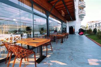 Sey Beach Hotel & Spa