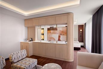 Shining Star Hotel 4*