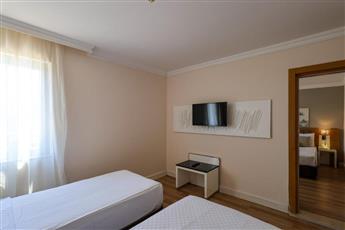 Side Aluna Hotel