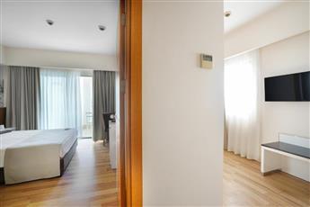 Side Aluna Hotel