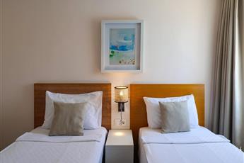 Side Aluna Hotel