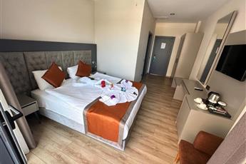 Side Golden Rock Hotel (+16 Adult)