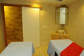 Side Legend Hotel