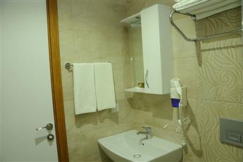 Side Legend Hotel