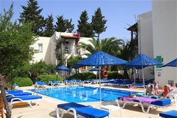 Summer Garden Suites & Beach Hotel 3*