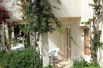Summer Garden Suites & Beach Hotel 3*